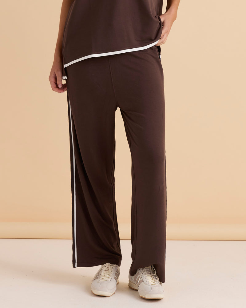 Betty Basics Evelyn Wide Leg Jogger - Chocolate
