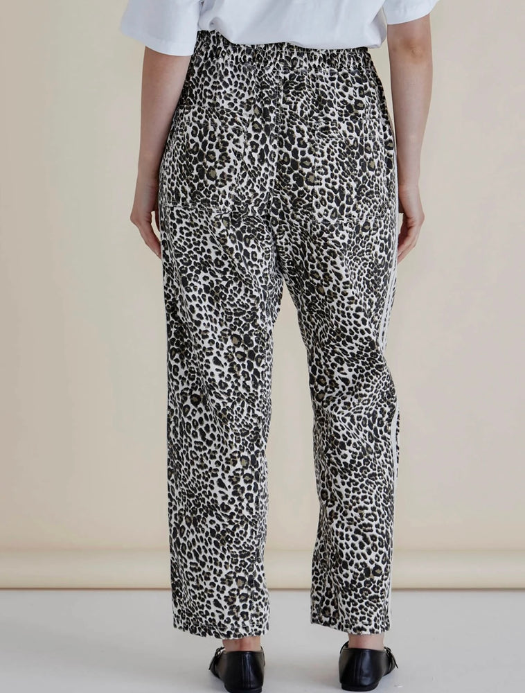 Betty Basics Quinn Cotton Jogger - Leopard Print