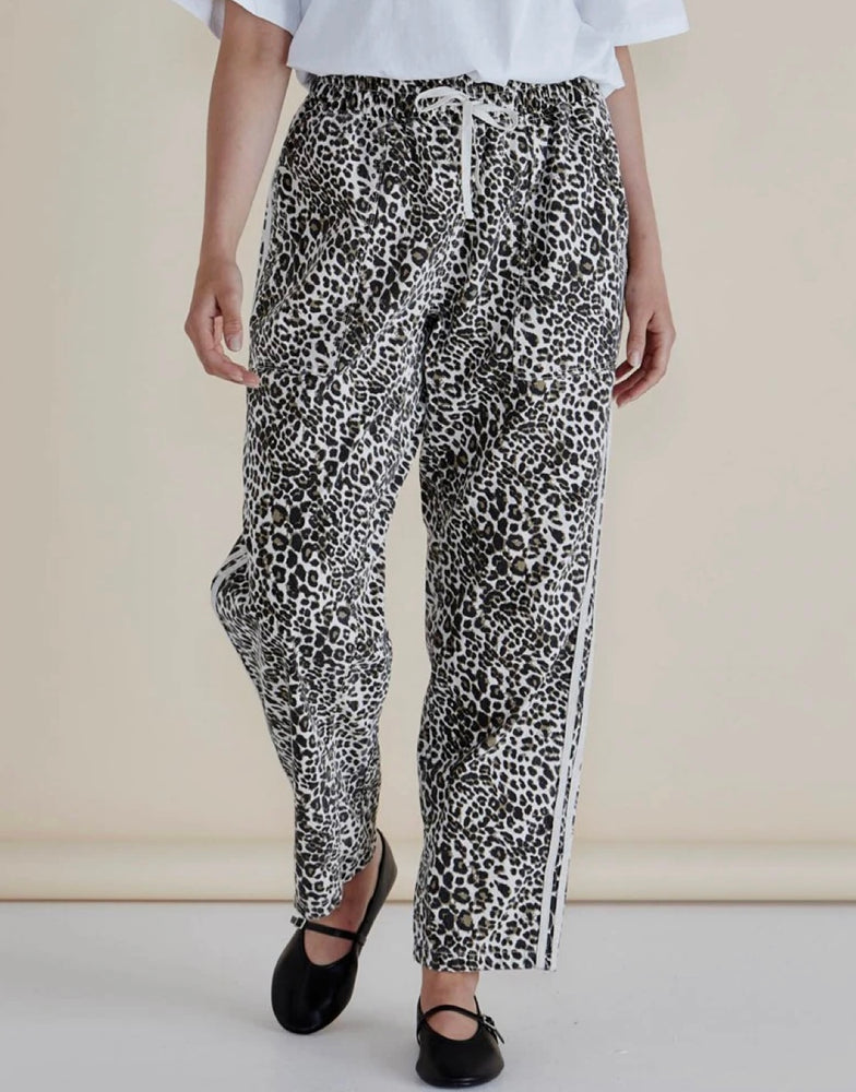 Betty Basics Quinn Cotton Jogger - Leopard Print