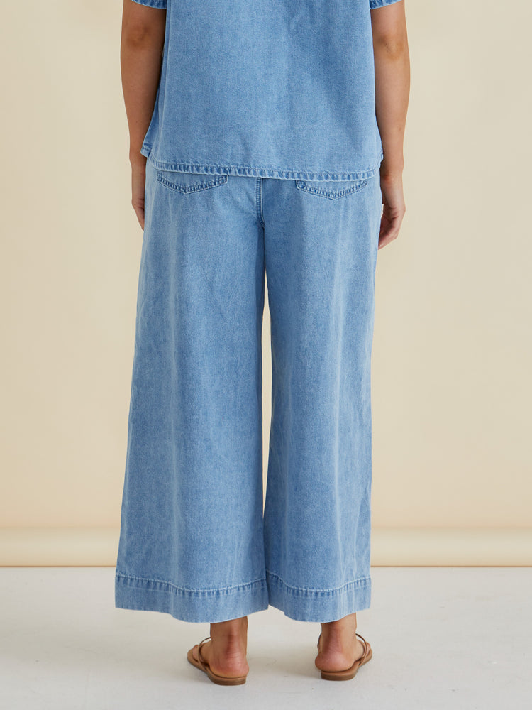 Betty Basics Saffra Relax Leg Jean - Medium Wash