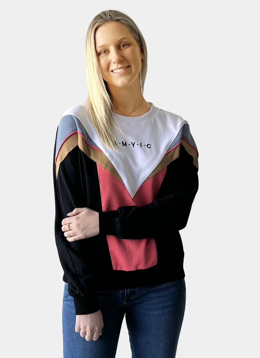 Amyic Classic Sweater with Side Pockets