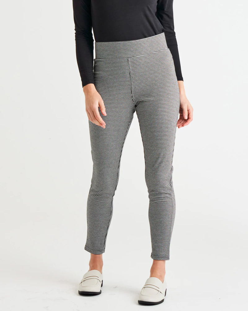 Betty Basics Gwen Ponte Legging - Black Houndstooth