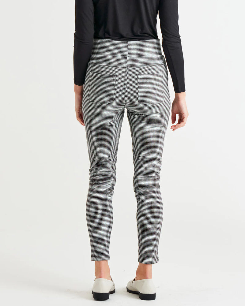 Betty Basics Gwen Ponte Legging - Black Houndstooth