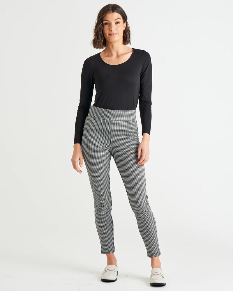 Betty Basics Gwen Ponte Legging - Black Houndstooth